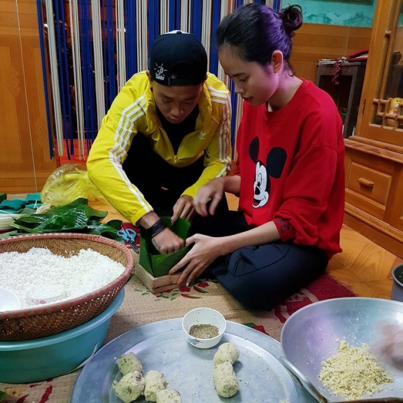 Loạt sao Việt hạnh phúc đưa người yêu về quê, nhà ăn Tết Loạt sao Việt hạnh phúc đưa người yêu về quê, nhà ăn Tết